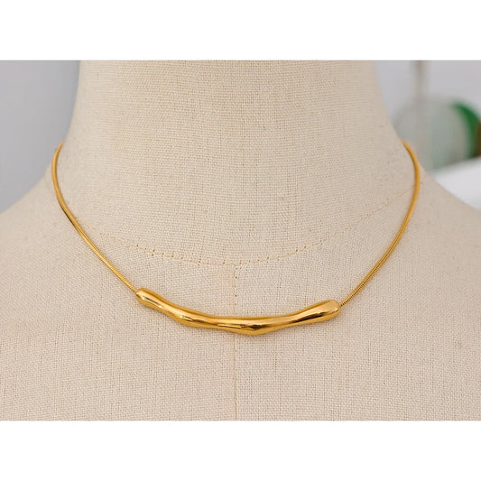 Sleek Horizon Necklace