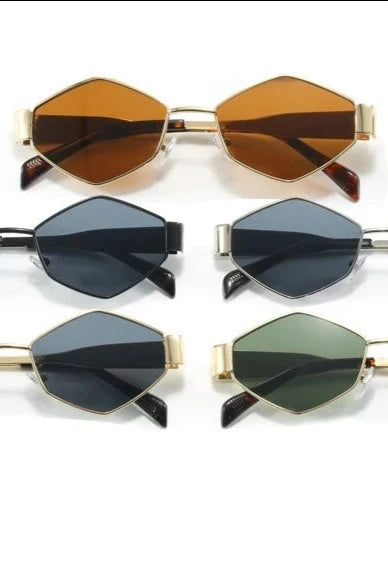 Chic Noir Cat-Eye Sunglasses