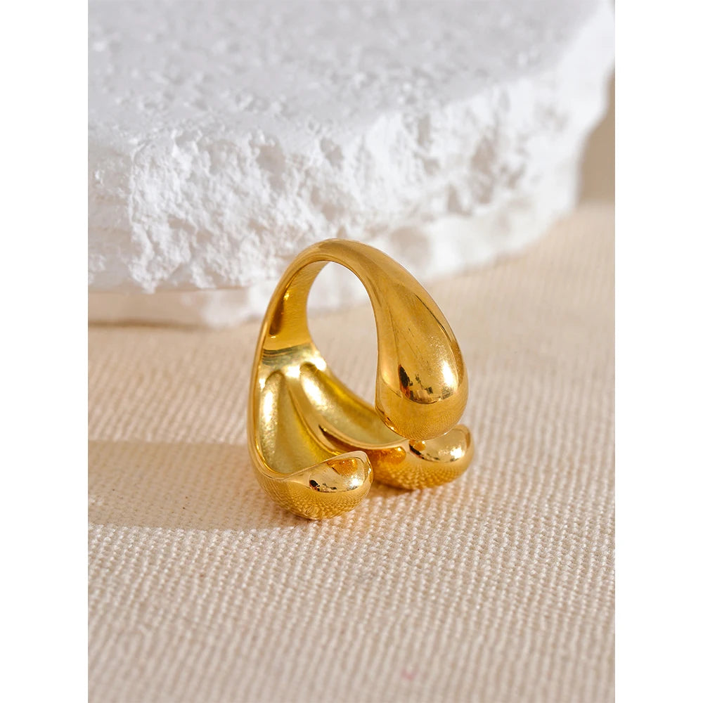 Lustrous Loop Ring