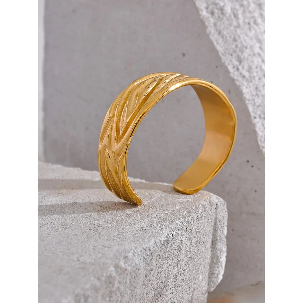 Aureate Swirl Cuff