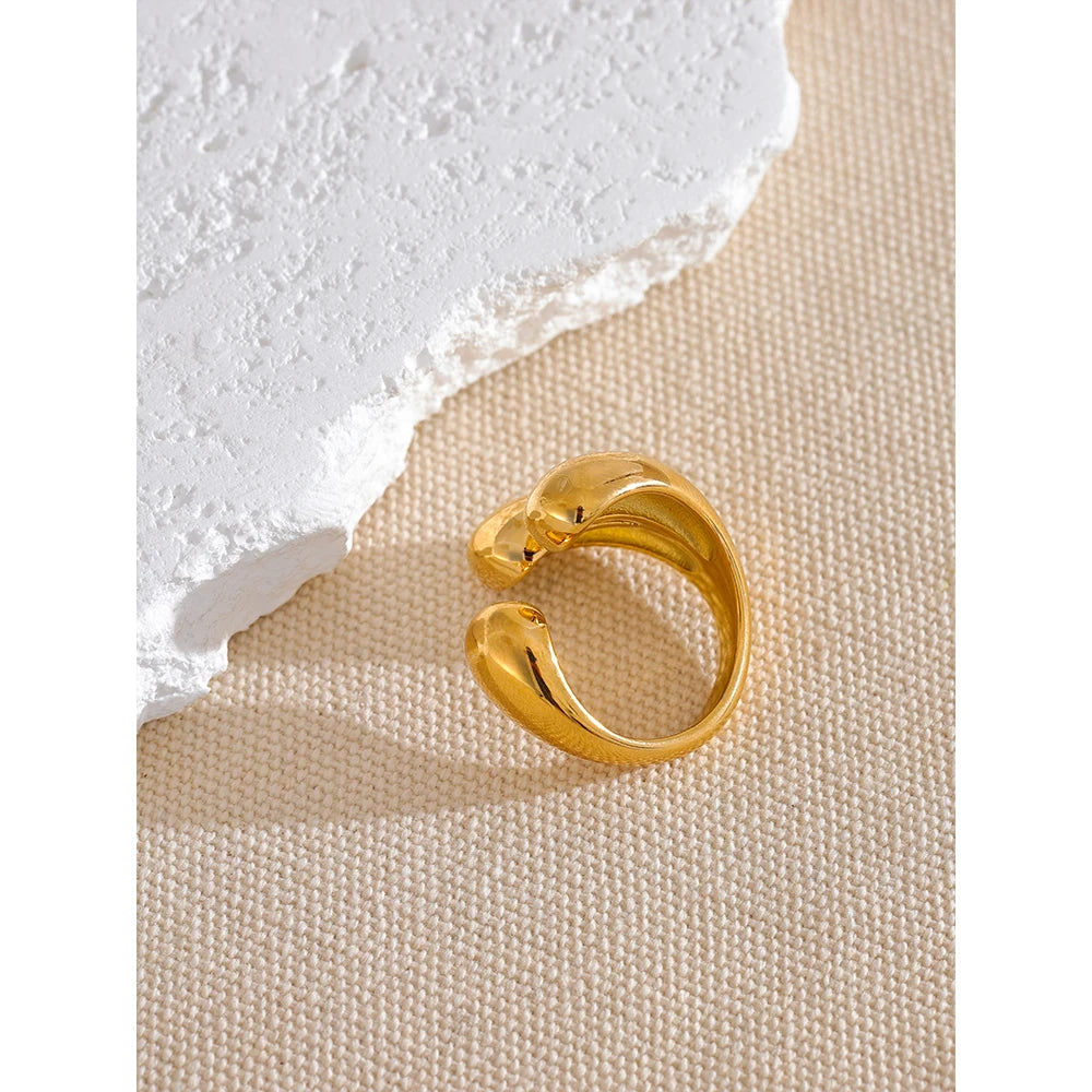 Lustrous Loop Ring